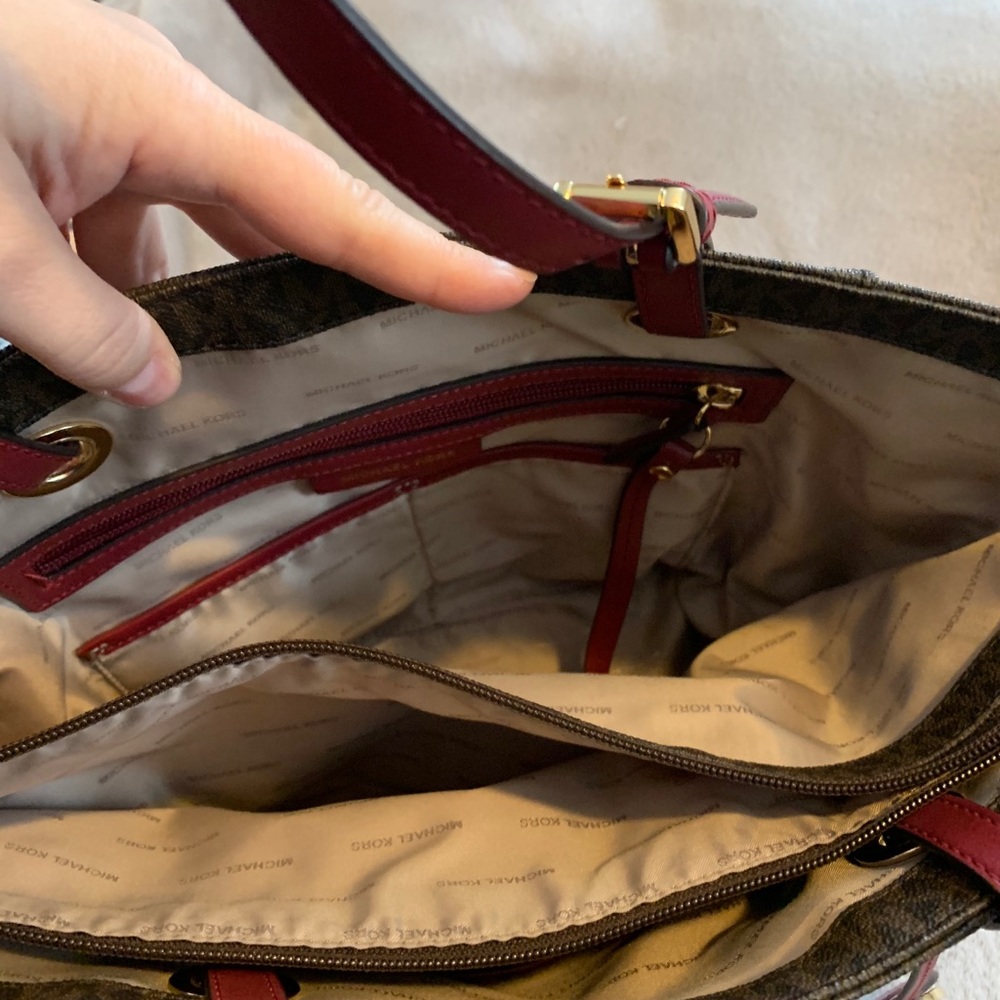 Barely Used Authentic Michael Kors Tote - image 5